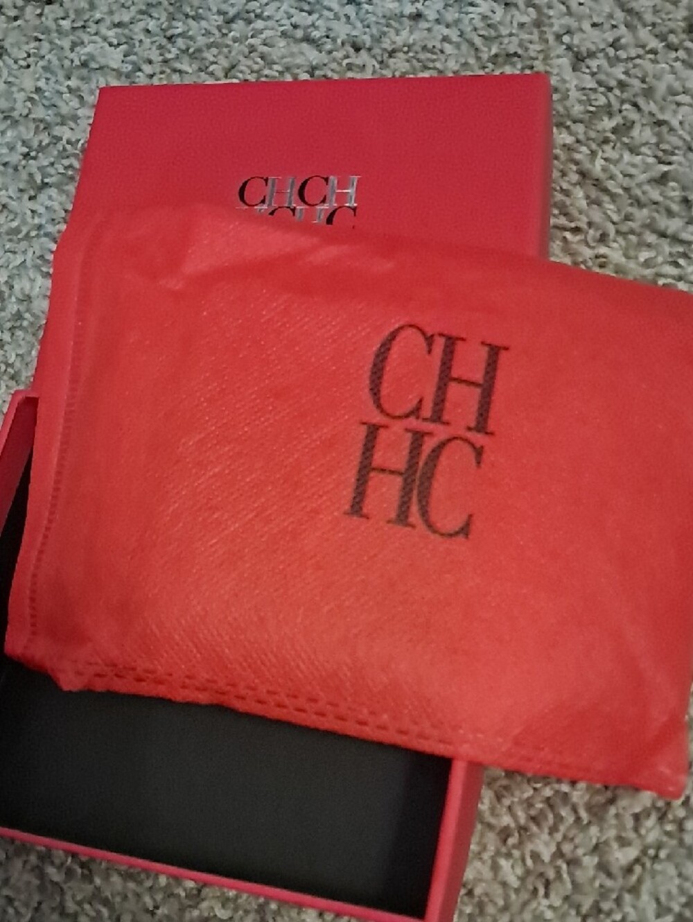 Carolina Herrera Black Embossed CH Leather Card Wallet with Gold Logo - Picture 7 of 8